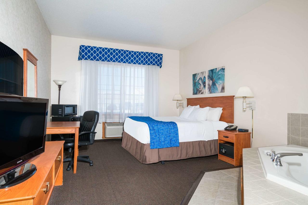 Travelodge & Suites By Wyndham Fargo/Moorhead Extérieur photo