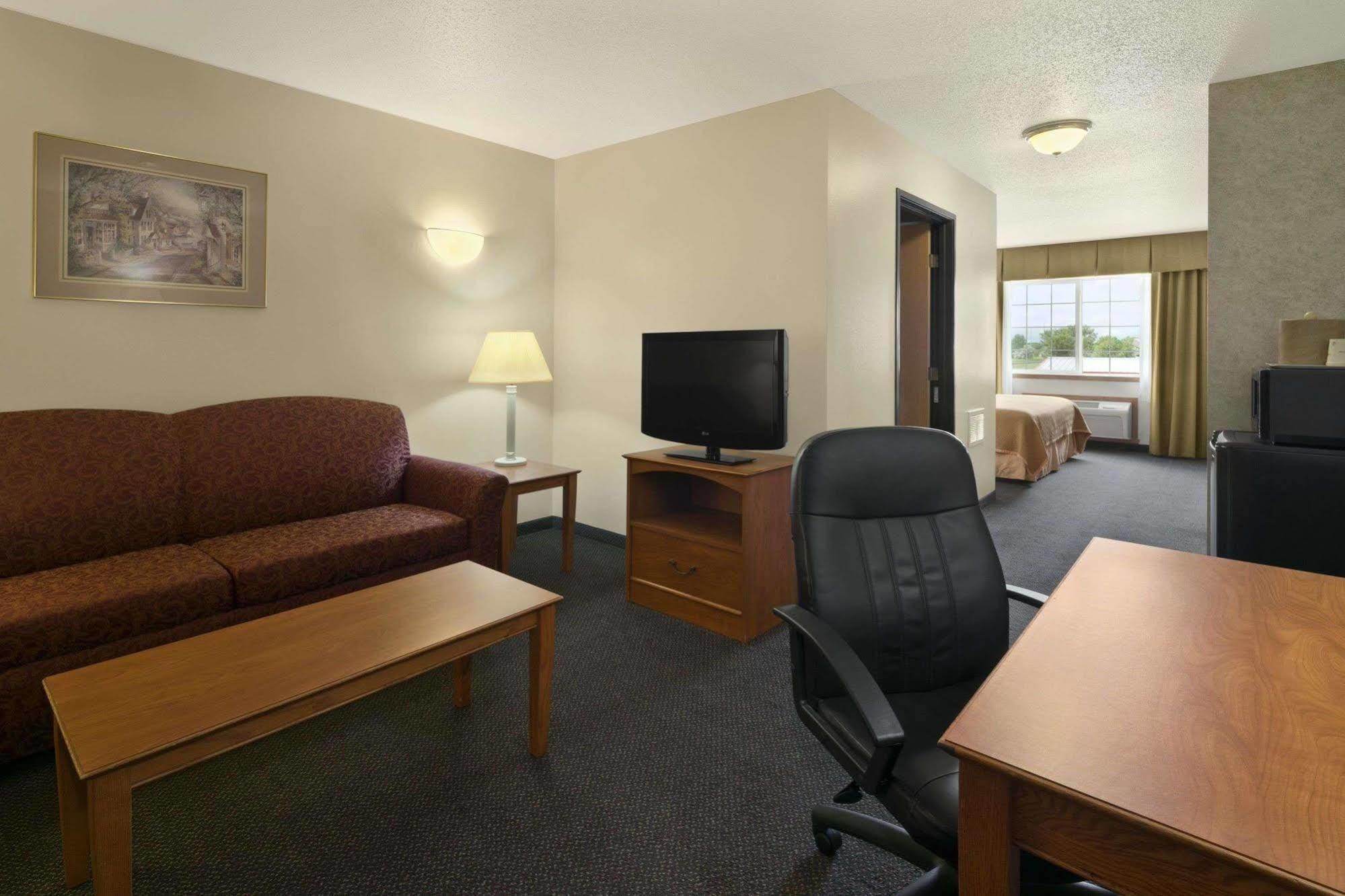 Travelodge & Suites By Wyndham Fargo/Moorhead Extérieur photo