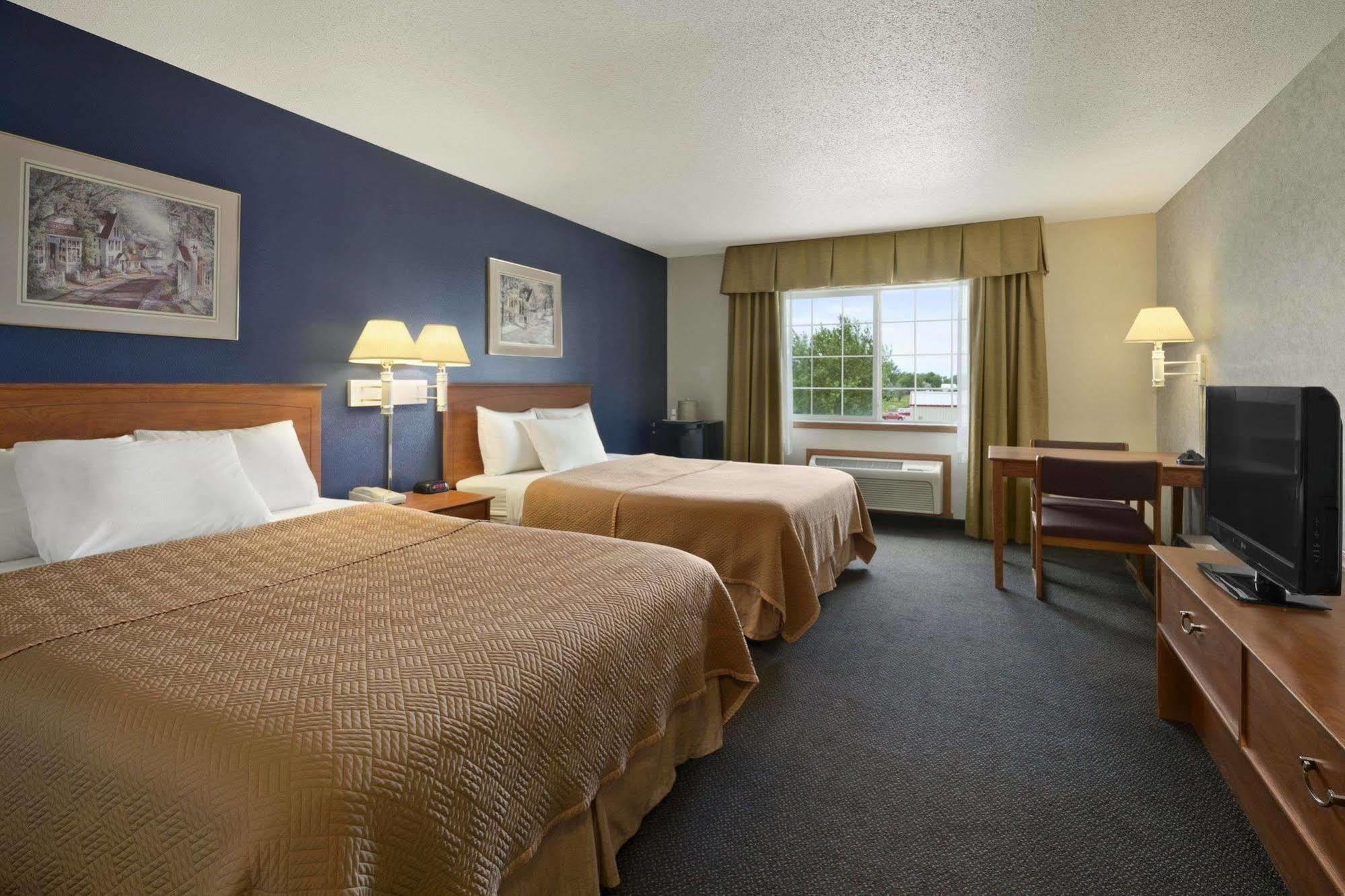 Travelodge & Suites By Wyndham Fargo/Moorhead Extérieur photo